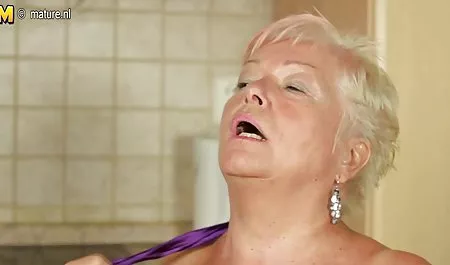 اثنين من الإناث جاء خلف السيارة وهناك رأوا رجل وسيم, أنها بدأت للعب المزح بين منتديات نسوانجي سكس أنفسهم و لقد لاحظت هذا وبدأت في ممارسة العادة السرية