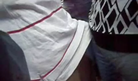 جميلة لاتينا امتص الديك سكس محارم نسوانجي و ابتلع المني