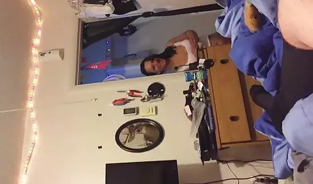 تبا يستخدم قصص سيكس محارم نسونجي لها القليل هزاز على السرير