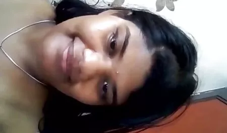 شقراء نحيفة يحصل مارس نسوانجي قصص الجنس في سيارة مع عشيقها