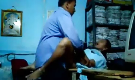 متحمس لدرجة أنني قررت أن يستمني و نائب الرئيس ارشيف نسوانجي في سراويل داخلية لها