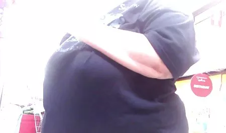الرجل كان يصور تقريرا عن كيفية فان مع سكر نجوم نسوانجي قصص سكس الاباحية واصطدمت بشجرة. إلا أنه فشل في النهاية المواد ، لأن الفتيات عالقة حوله وبدأت اللعنة